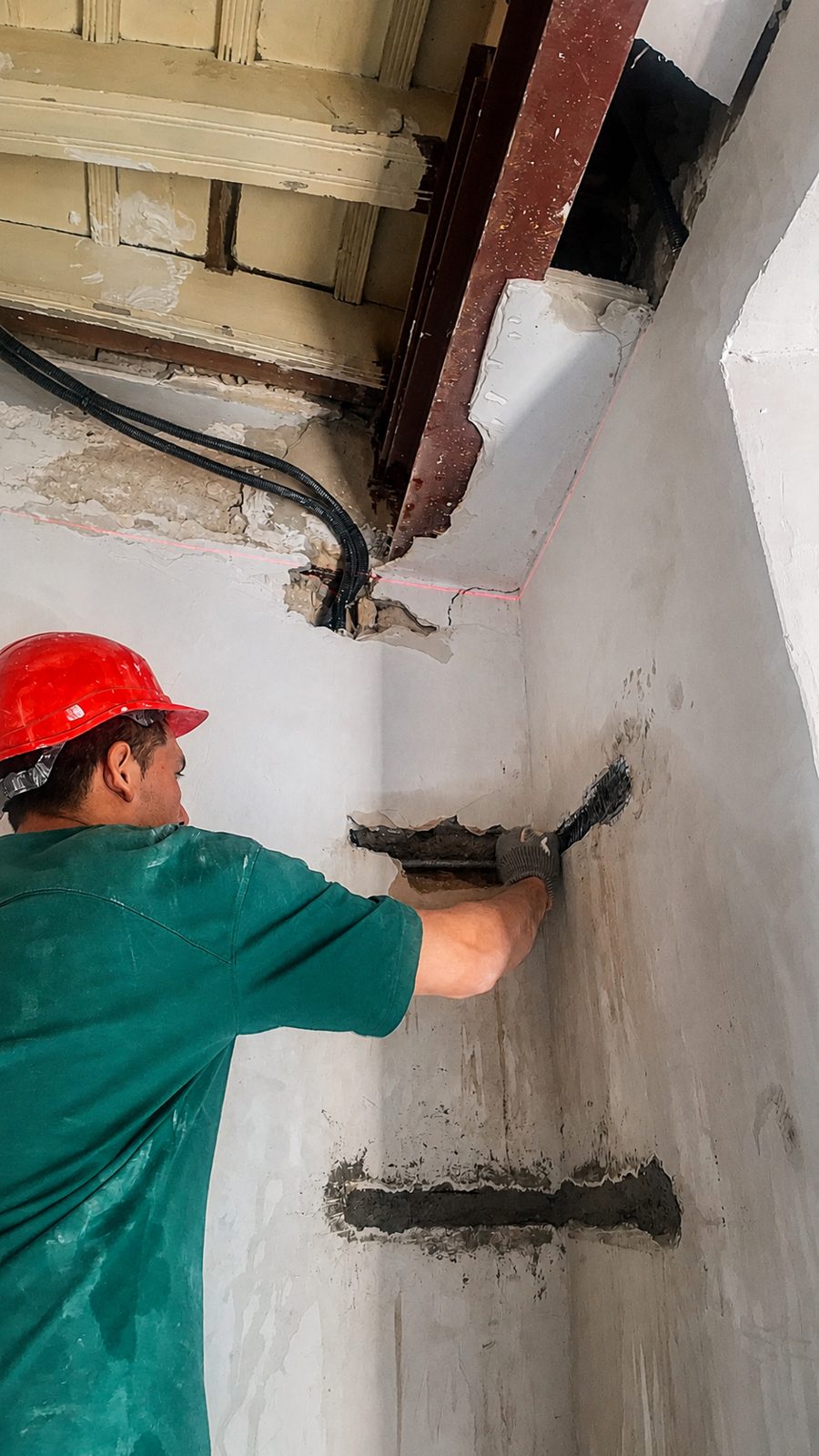 Trabajando el encuentro del forjado con el muro.